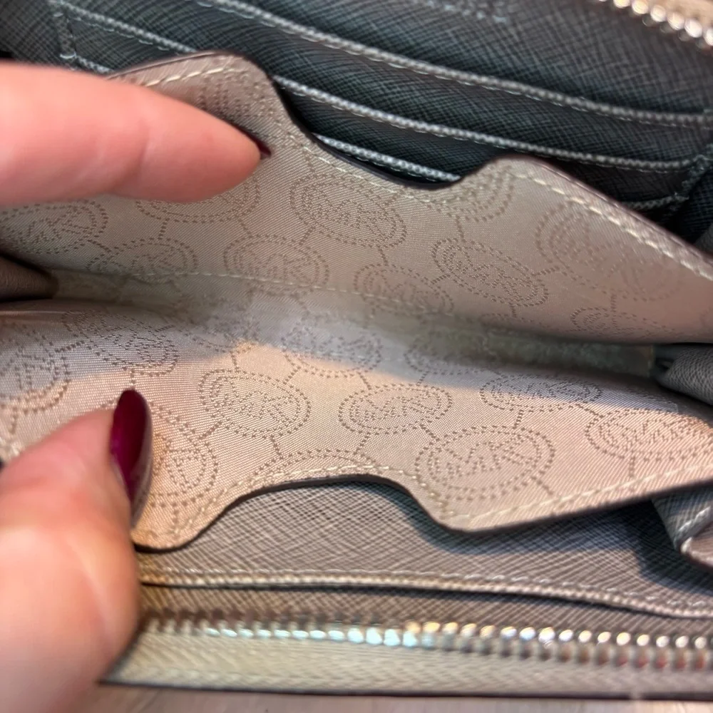 Michael Kors Wallet Pearl Gray Saffiano Leather Silver Hardware Wristlet Classic - Picture 10 of 14